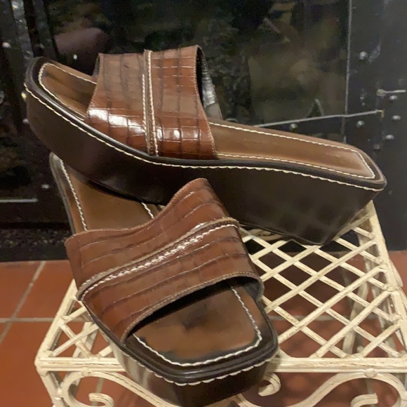Donald Pliner brown crocodile print wedges - Picture 5 of 5
